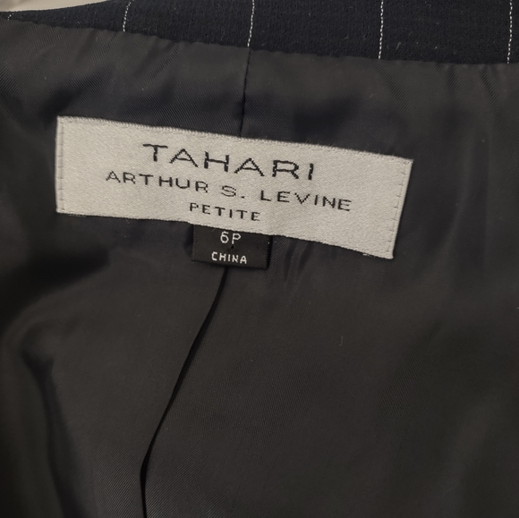 Tahari Arthur S Levine PinStriped Petite Blazer - Picture 15 of 16